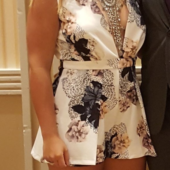 White Floral Romper - Picture 2 of 10